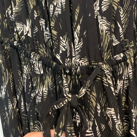 Express Off Shoulder Romper - Picture 6 of 7